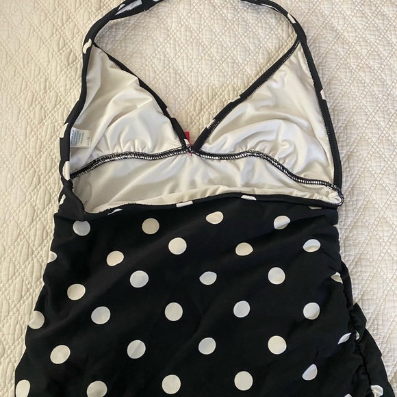 One piece bathing suit with attached bottom - Picture 3 of 4